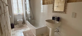 Quaint farmhouse room with pool view in charming L-Għarb