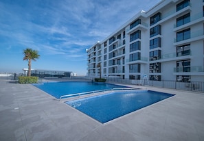 Pool - Gorgeous Beachfront Studio in Blue Bay Walk (Ajmal Makan)