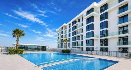 Beachfront Dubai Studio w/ Pool & Free Parking