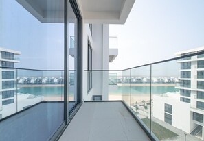 Property grounds - Gorgeous Beachfront Studio in Blue Bay Walk (Ajmal Makan)