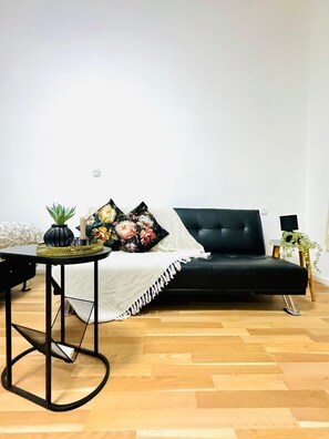 Basic Apartment - Stylish Contemporary Stay Stadthalle (Vienna)
