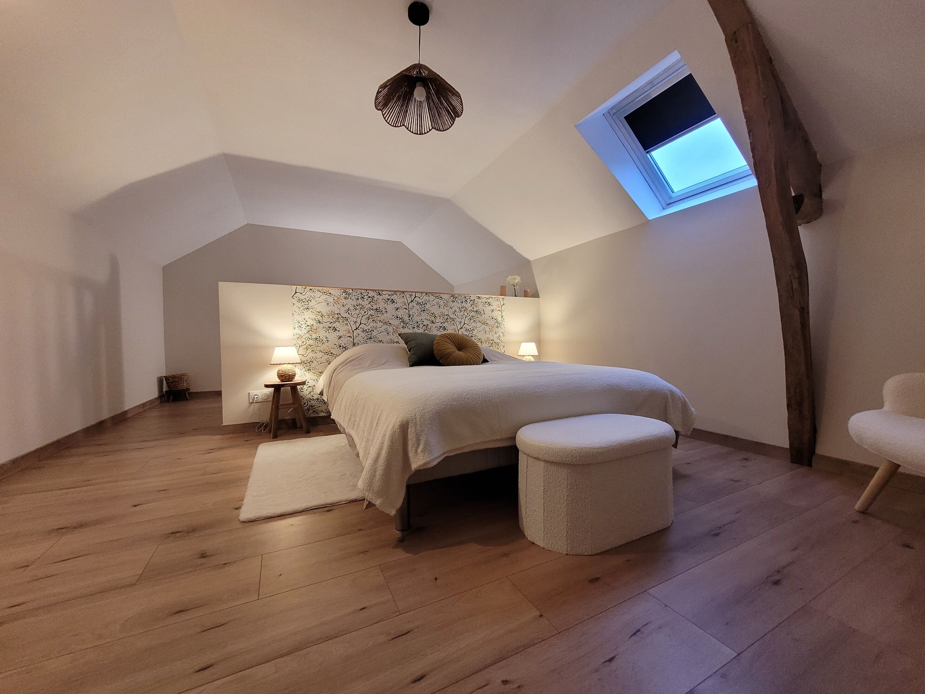 2 bedrooms, iron/ironing board, internet, bed sheets