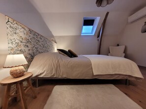 2 chambres, fer et planche à repasser, accès Internet, draps fournis