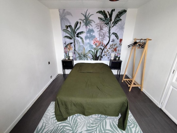 4 habitaciones, tabla de planchar con plancha, wifi y ropa de cama