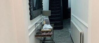 Room-stunning 6 Bedroom Family Home in t