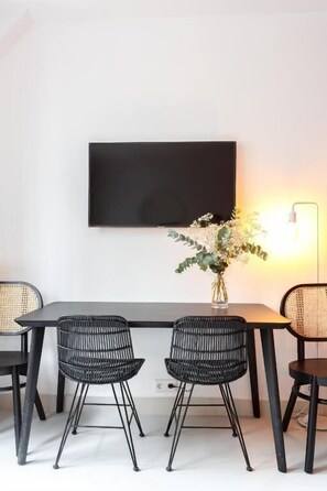Unclassified image, 4 of 14, button - Beaumarchais (Paris)