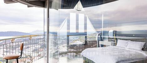 Suite | Blackout drapes, iron/ironing board, free WiFi