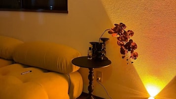 Huis, balkon, uitzicht op stad | Woonkamer