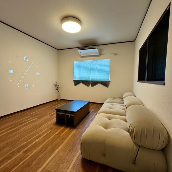 House, Balcony, City View | Living room