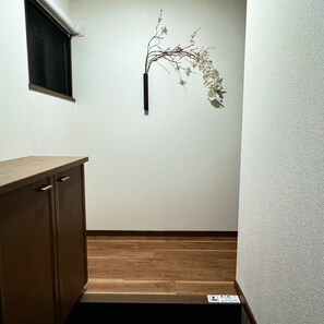 Interior entrance - PRIVATE GROUND Takeuchi Private Villa (Osaka)