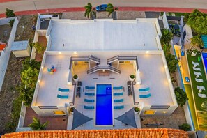Exterior - 4BR Villa | Private Pool, 10 Min to Palm Beach (Noord)