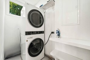 Interior - 4BR Villa | Private Pool, 10 Min to Palm Beach (Noord)