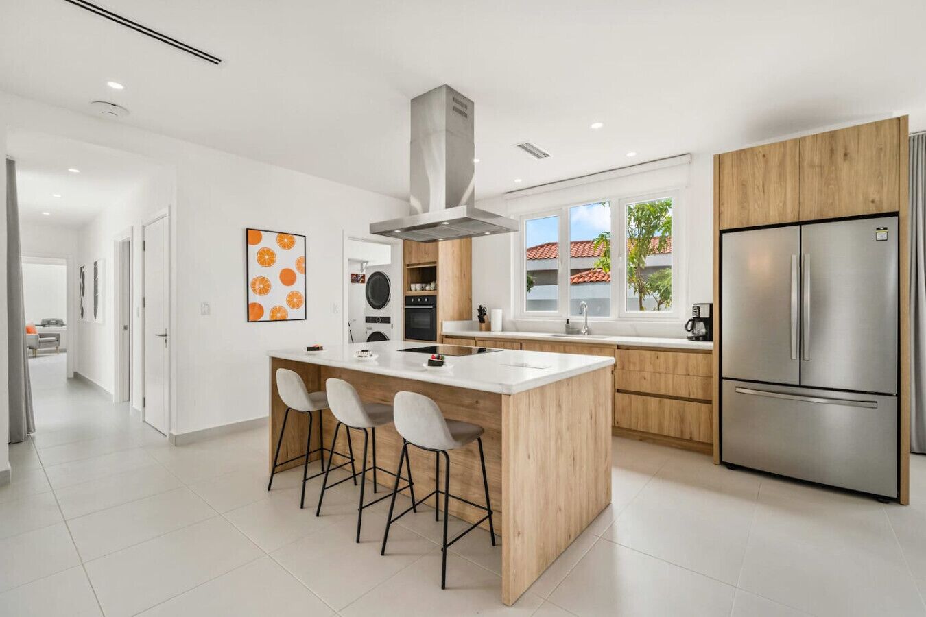 Køleskab, mikrobølgeovn, ovn, kogeplade