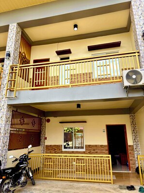 Exterior detail - Spacious two story home apartment  near the airport ! (Puerto Princesa City)