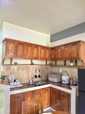 Fridge, stovetop, electric kettle, cookware/dishes/utensils