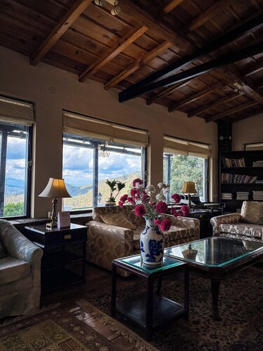 Avenida Snowcap Retreat