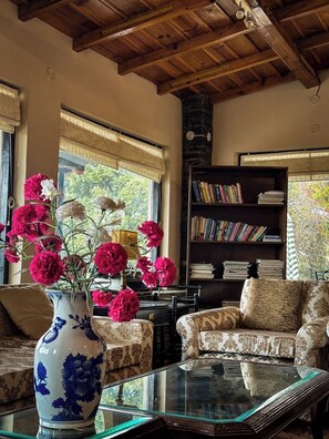 Reception hall - Avenida Snowcap Retreat (Kosiyakutoli)