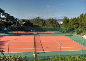 Sports court - Rez de jardin vue mer 6 couchages piscine terrain de tennis (Saint-Mandrier-sur-Mer)
