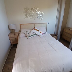 Iron/ironing board, Internet - Rez de jardin vue mer 6 couchages piscine terrain de tennis (Saint-Mandrier-sur-Mer)