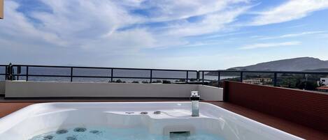 Bañera de hidromasaje al aire libre