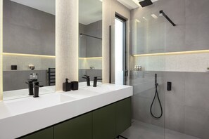 Shower, hair dryer, towels - Sounio Panoramic Loft, Bill & John Villas (Sounion)