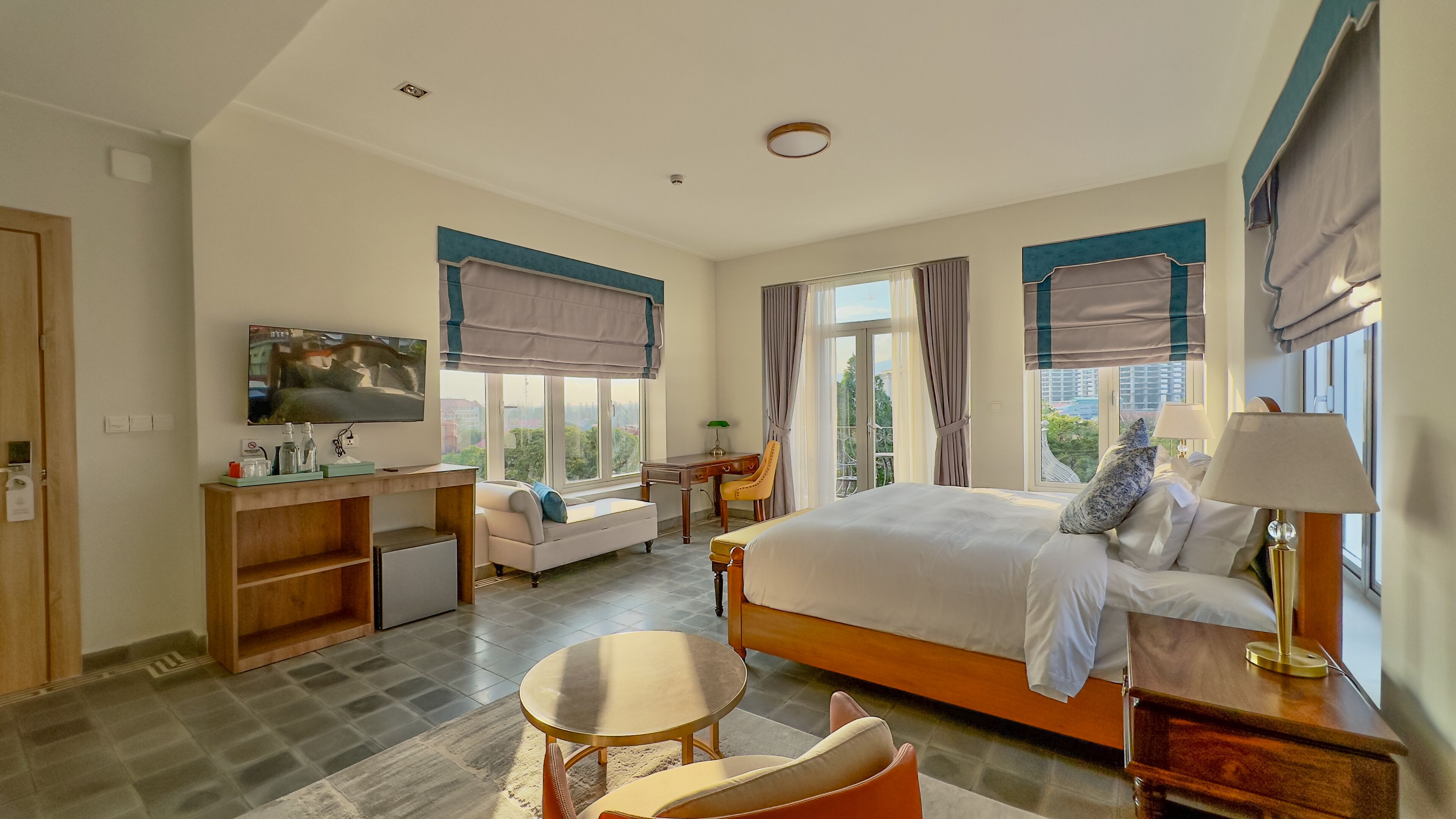 Phòng đôi Deluxe, ban công, quang cảnh thành phố | Chăn bông, minibar, két bảo mật tại phòng, trang trí khác biệt 