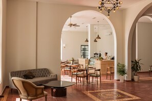 Lobby sitting area - Chateau Kampot (Kampot)