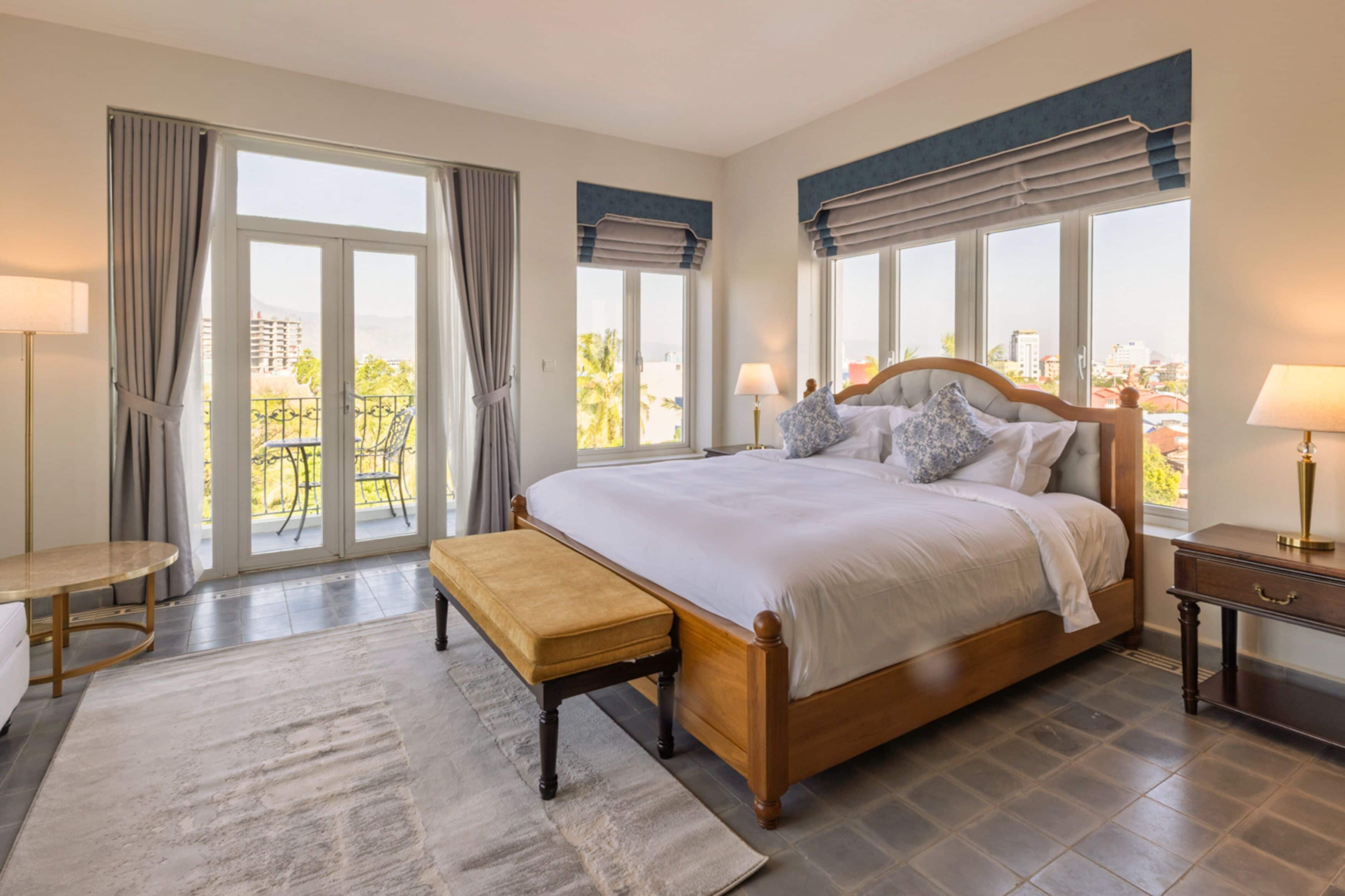 Deluxe Double Room, Balcony, City View | Down duvets, memory-foam beds, minibar, in-room safe