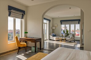 Down comforters, memory foam beds, minibar, in-room safe - Chateau Kampot (Kampot)