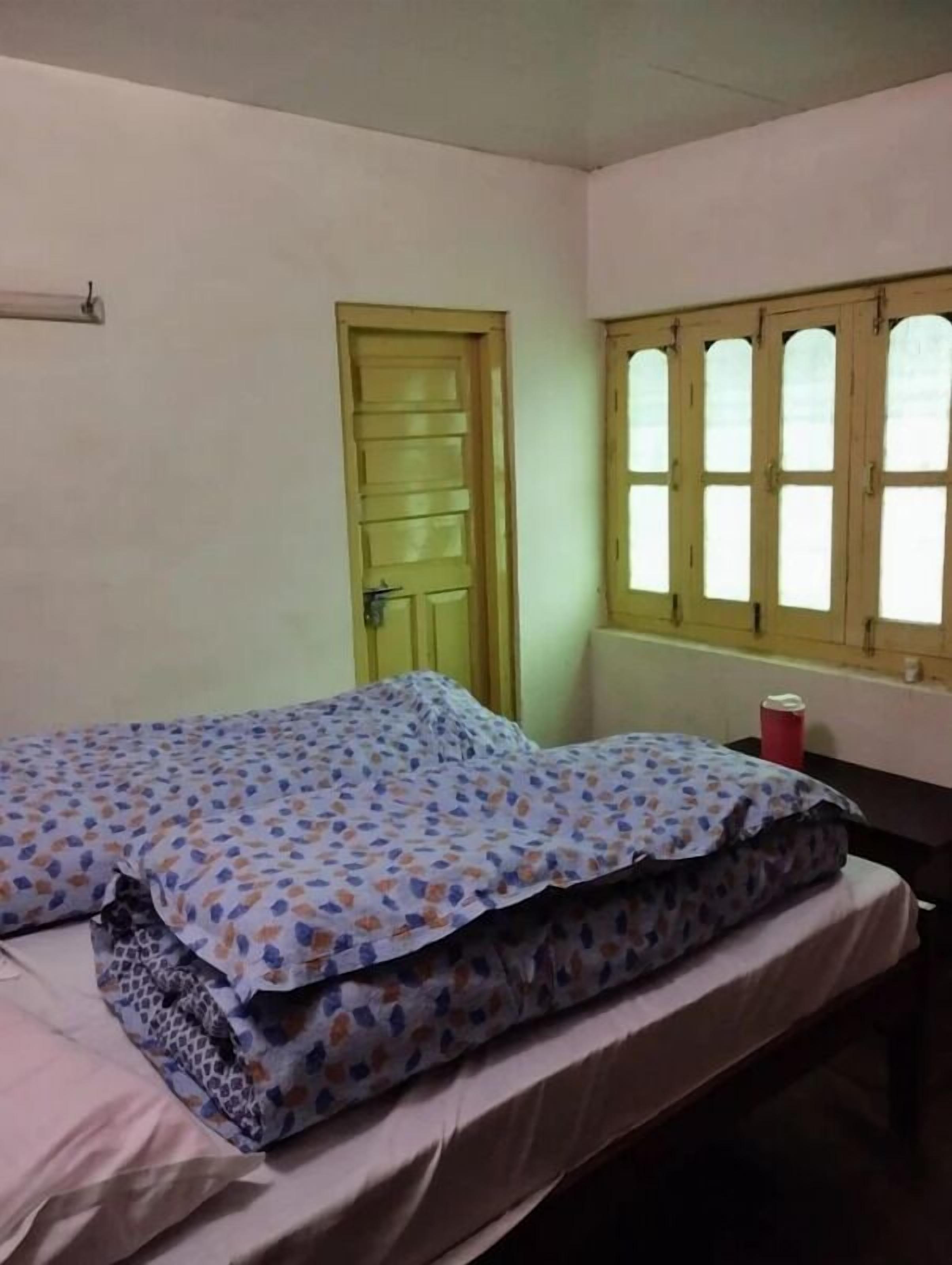 Triple Room | Desk, free WiFi