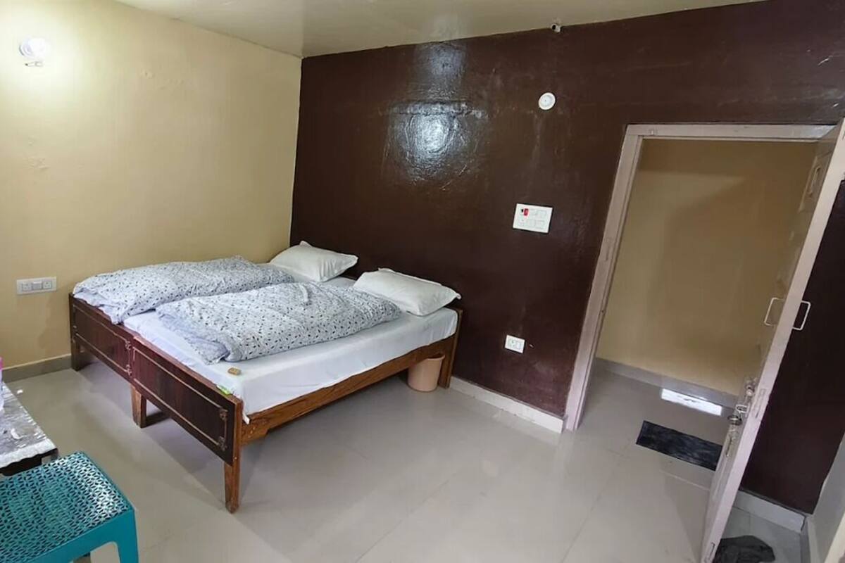 Double Room, Balcony | Desk, free WiFi