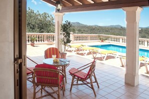 Outdoor dining - Ullastre Holiday home for 8 People near Portopetro with Pool in  Quiet Location (Porto Petro)