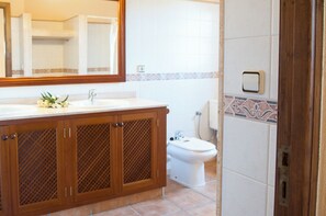 Hair dryer, bidet, towels - Ullastre Holiday home for 8 People near Portopetro with Pool in  Quiet Location (Porto Petro)
