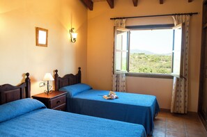 4 bedrooms, iron/ironing board, free WiFi, bed sheets - Ullastre Holiday home for 8 People near Portopetro with Pool in  Quiet Location (Porto Petro)