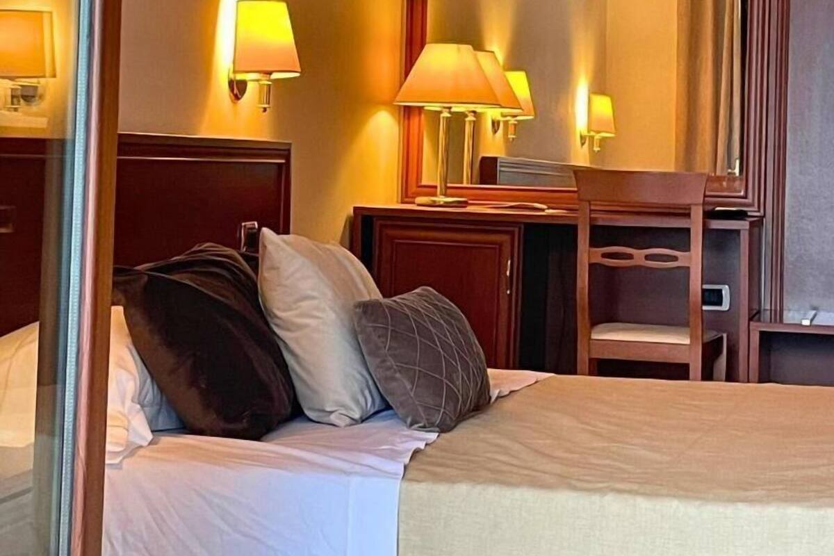 In-room safe, soundproofing, free WiFi