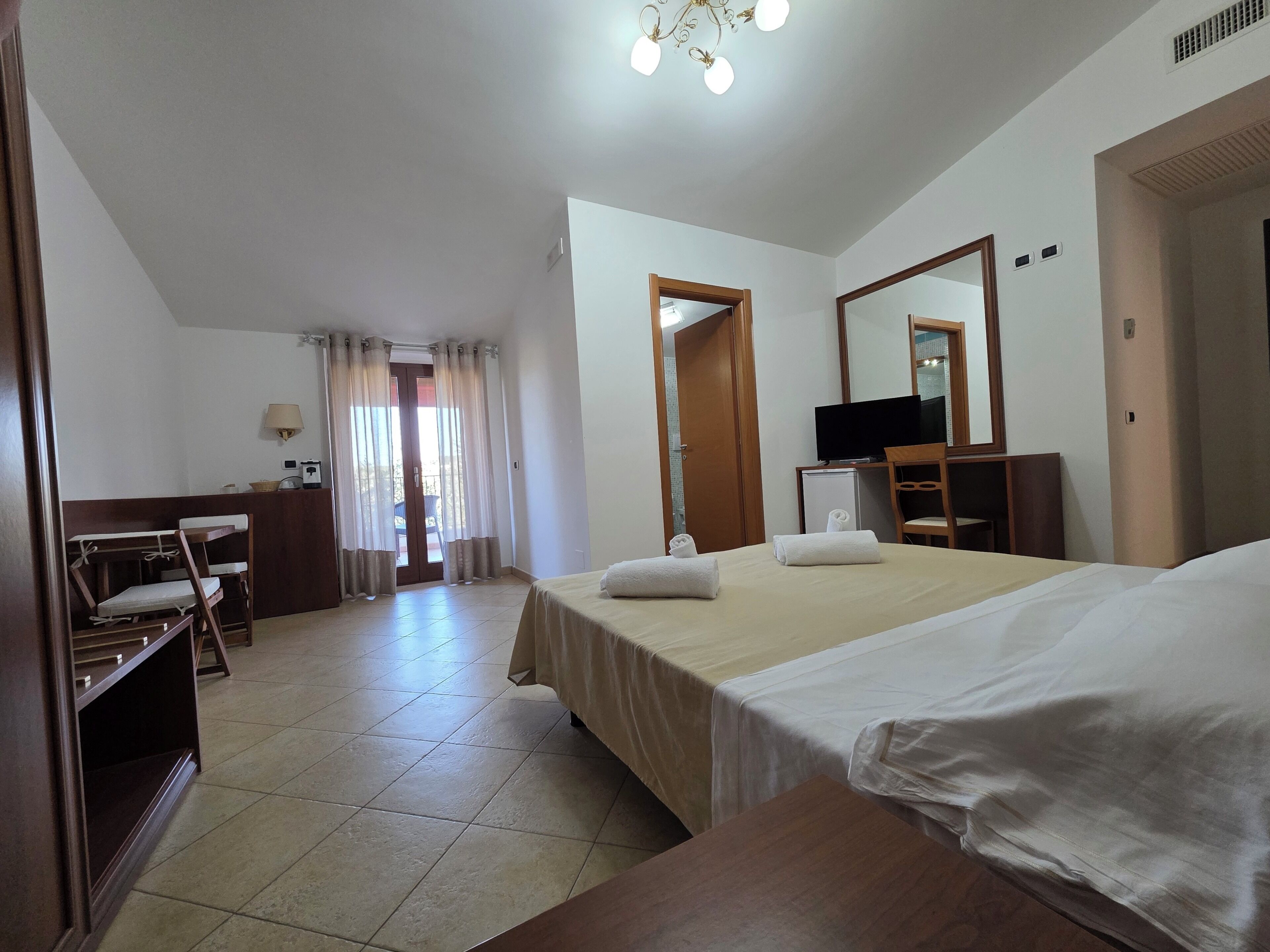 Superior-huone, 1 parisänky | Tallelokero huoneessa, äänieristys, ilmainen Wi-Fi