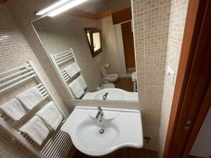 Vila, vista para a colina | Banheiro | Chuveiro 