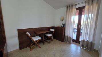 In-room safe, soundproofing, free WiFi