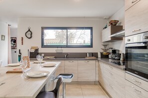 Private kitchen - Charming country house (Saint-Didier-de-Formans)