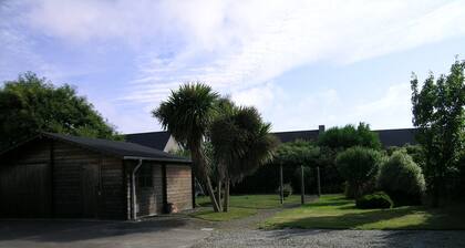 5 minutes walk from the port, comfortable house, enclosed property, private parking