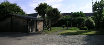 5 minutes walk from the port, comfortable house, enclosed property, private parking