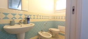 Shower, bidet - Affittimoderni Viddalba - Mafalda House (Viddalba)