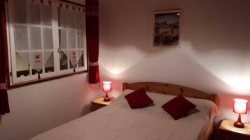 3 chambres, fer et planche Ă repasser, draps fournis