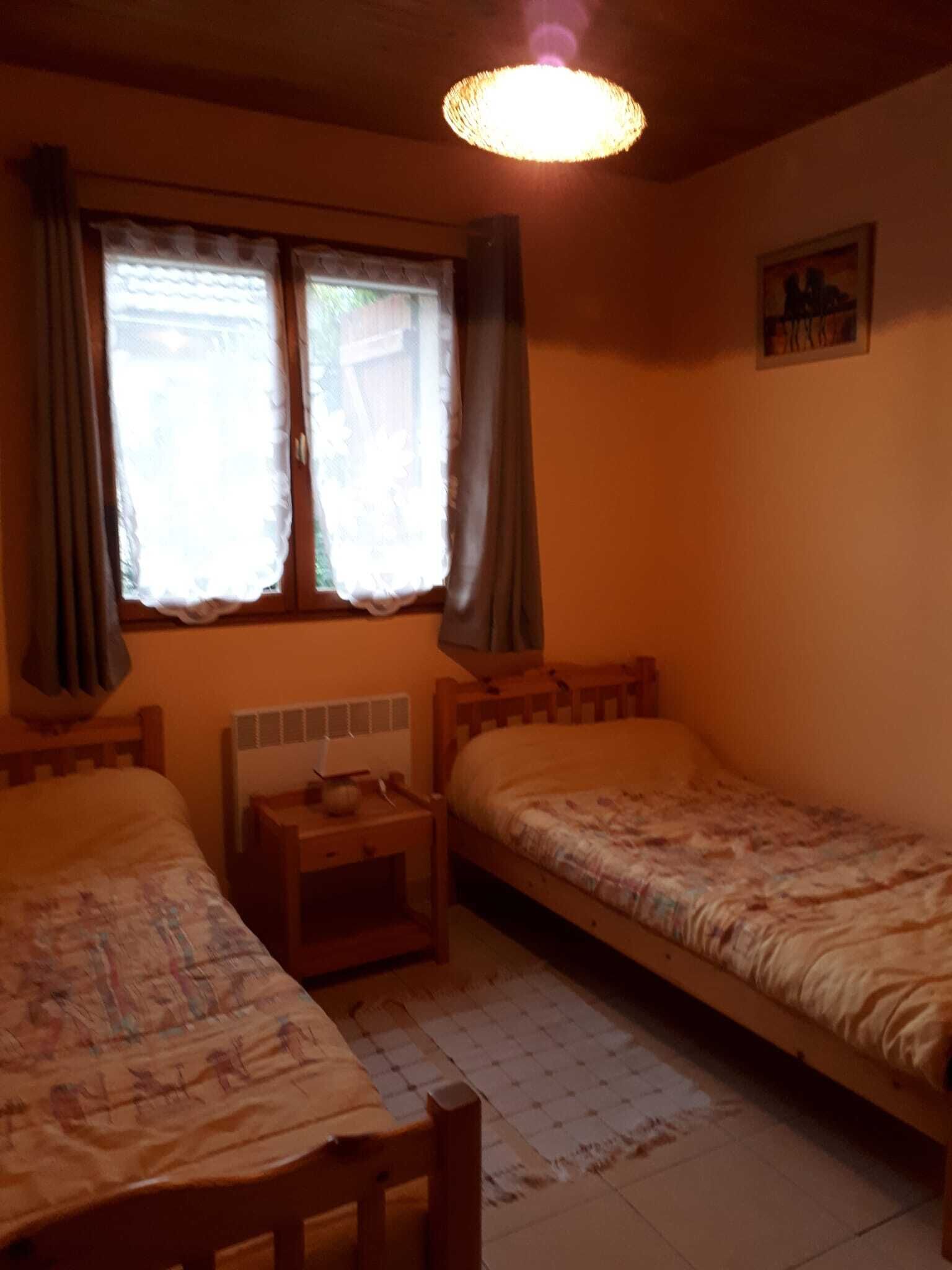 3 bedrooms, iron/ironing board, bed sheets