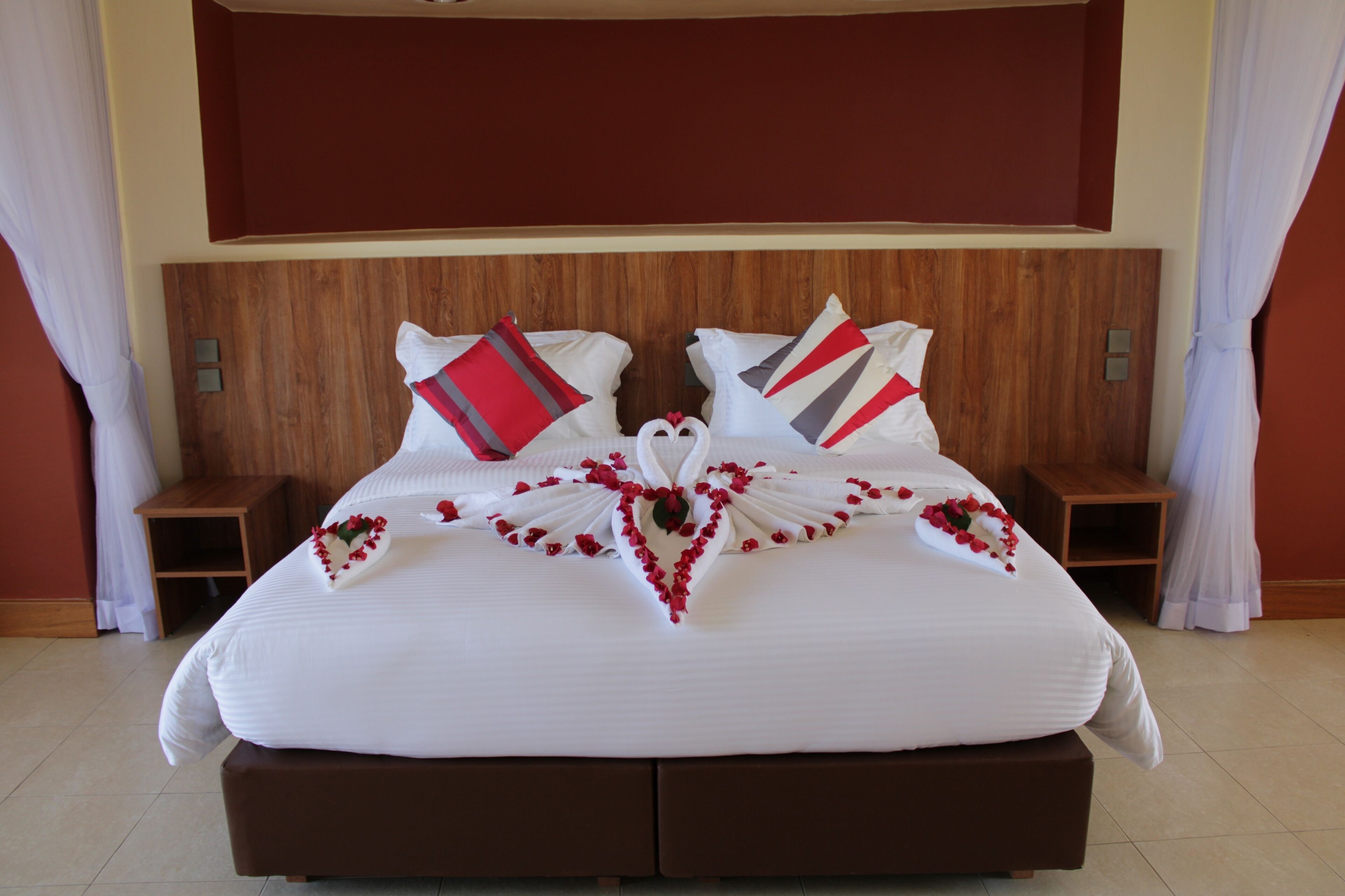 Desk, blackout curtains, free WiFi