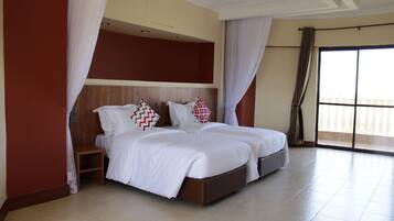 Chambre Exécutive Double ou avec lits jumeaux, vue parc | Literie de qualité supérieure, bureau, rideaux occultants