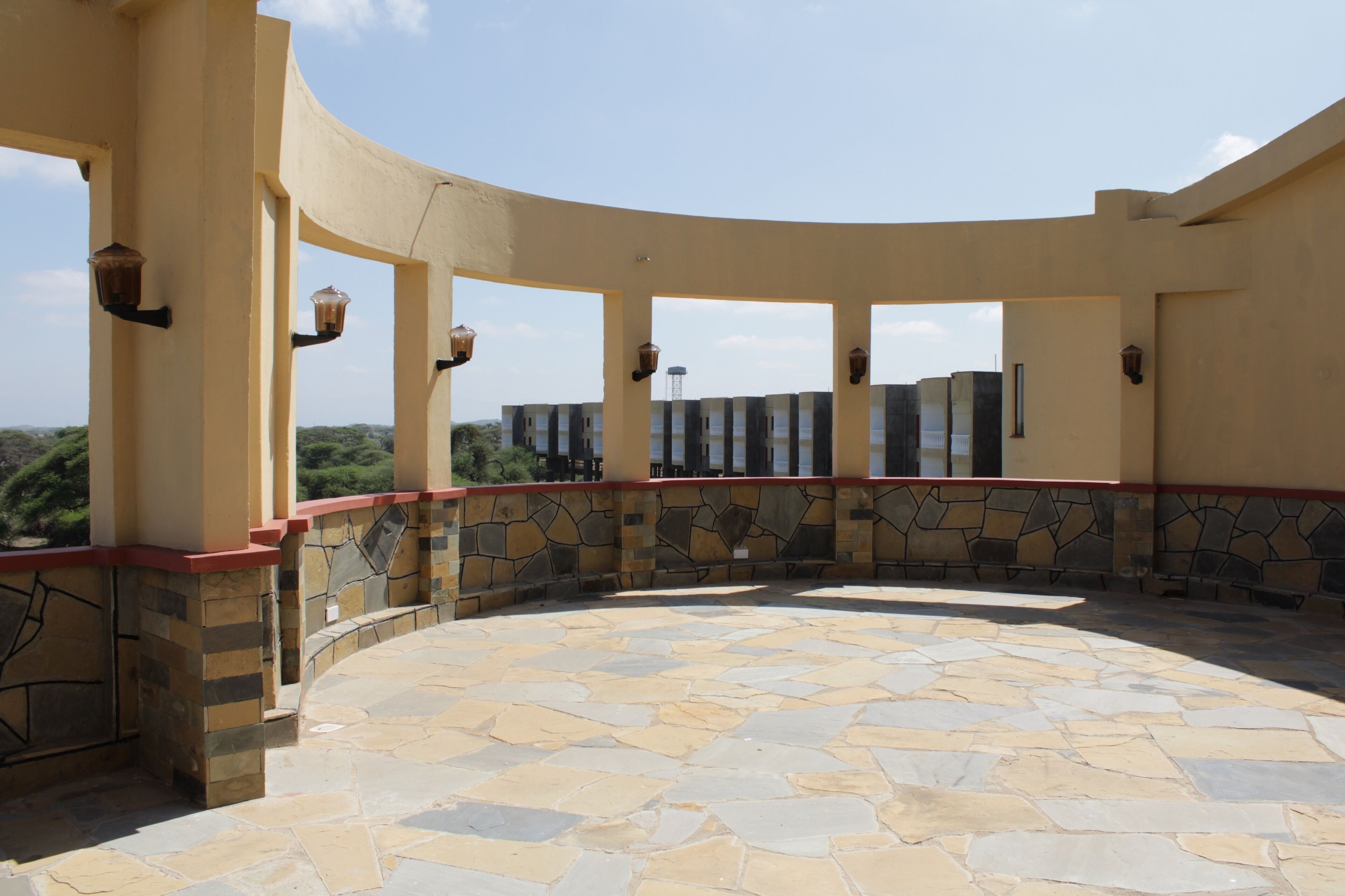 2 bars/lounges, rooftop bar