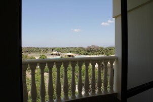 Habitación ejecutiva con 1 cama doble o 2 individuales, vistas al parque | Terraza o patio