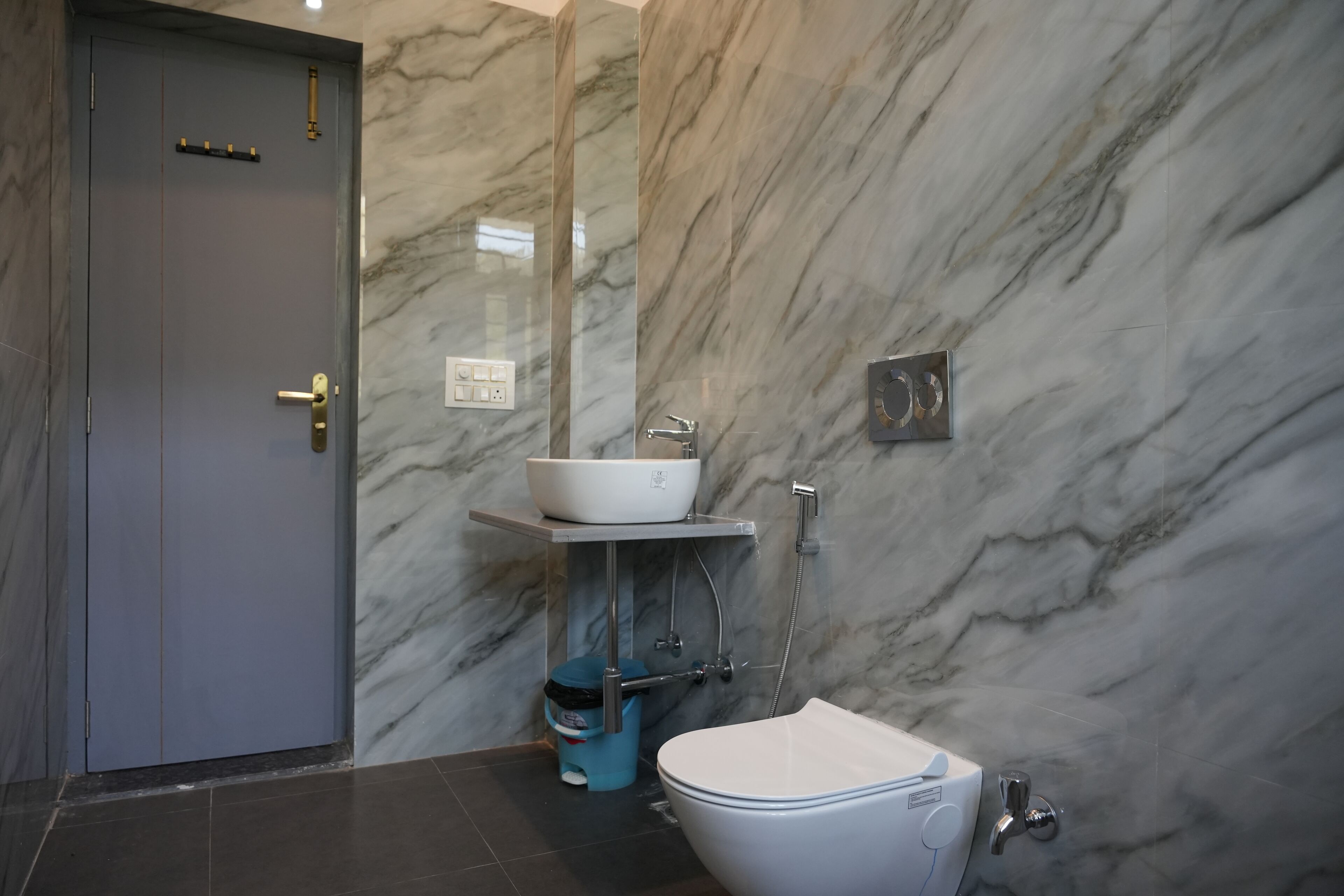Doccia, bidet, asciugamani, sapone