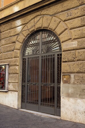 Property entrance - DOMUS ANCONA (Rome)